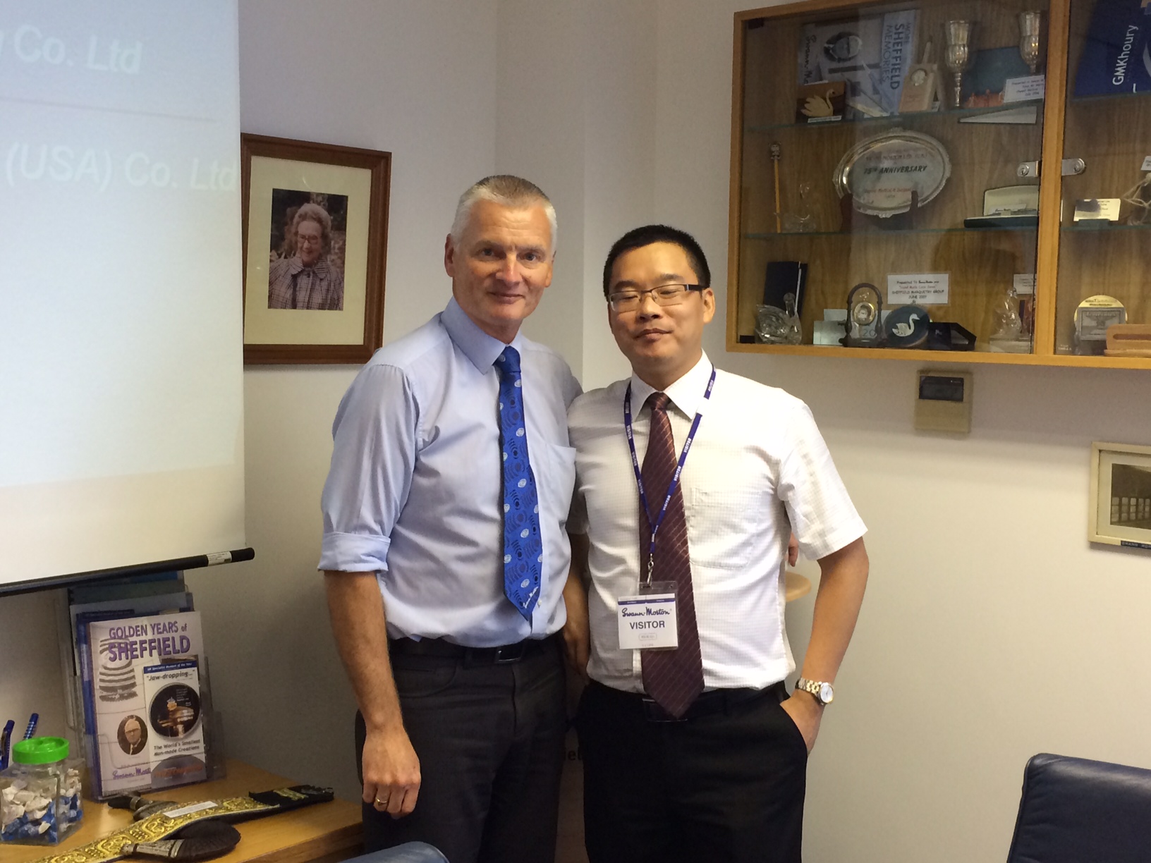 George Lee of Guangzhou Yongli Medical Instrument Co. Ltd on his recent visit to Swann-Morton in Sheffield.